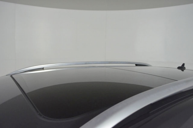 Illustration for article titled For $17,995, Would You Make Happy Memories In This 2011 VW Touareg Hybrid?